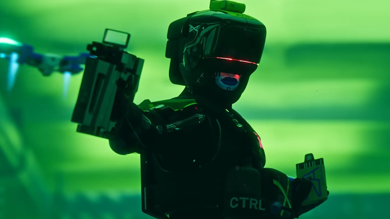 Marathon Recon shell aiming a weapon as a Thief drone sneaks up behind her